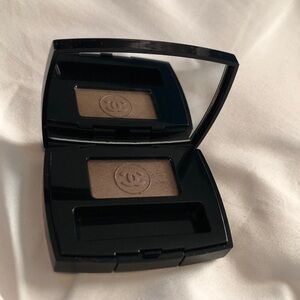 CHANEL Elegant soft touch Eyeshadow Palette with mirror (no brush)